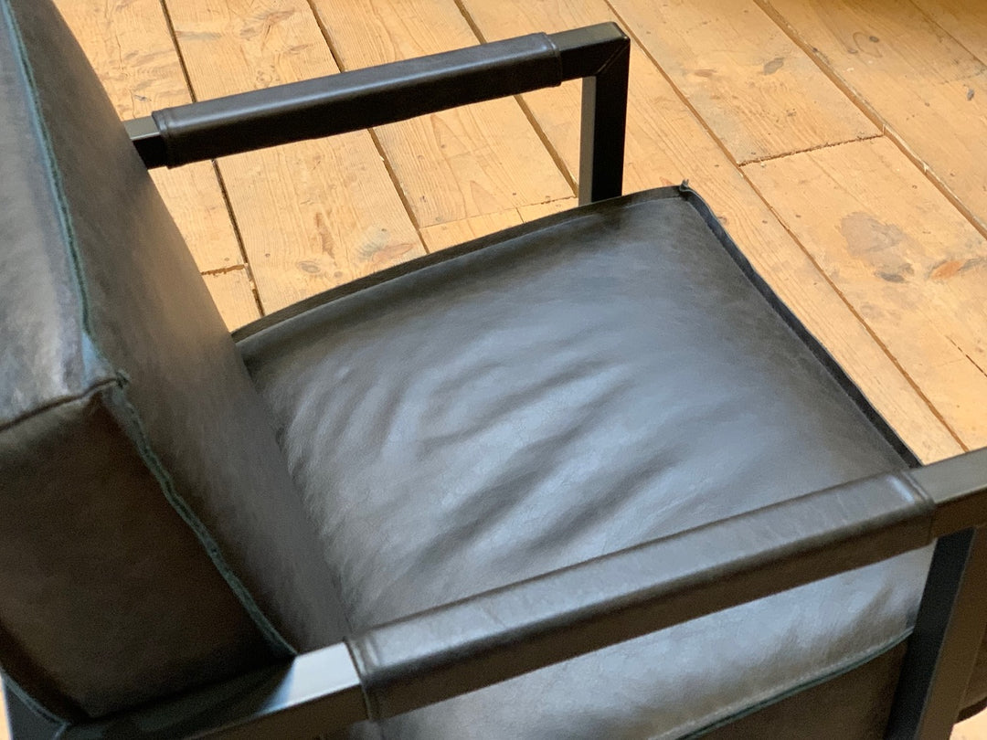 1x Schwarzer Lederstuhl - Ausstellungsstück