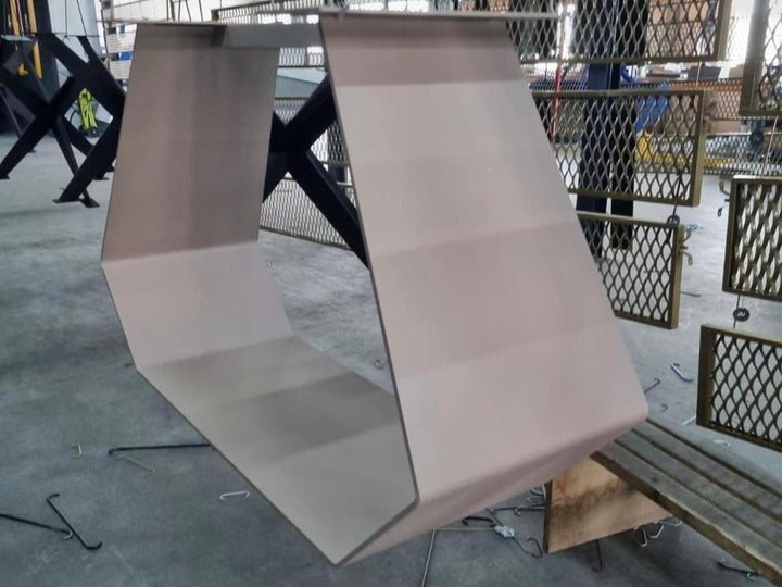 Foto in der Pulverbeschichtung vom Design Tischgestell Diamond Mittelfuß Tischgestell aus Metall 