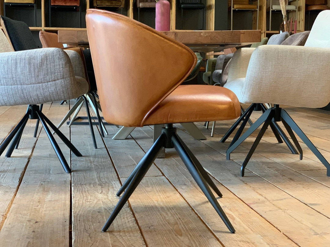 Seitenansicht Dreh Essstuhl Leder Lederfarbe Cognac 