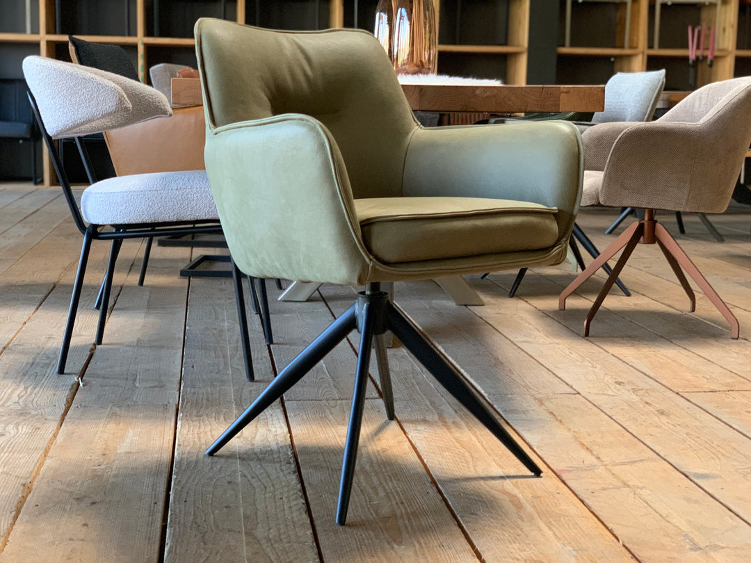Drehbarer Lederstuhl im modernem Design