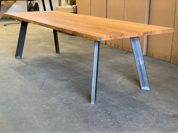 Esstisch mit Metallbeinen Stina 
