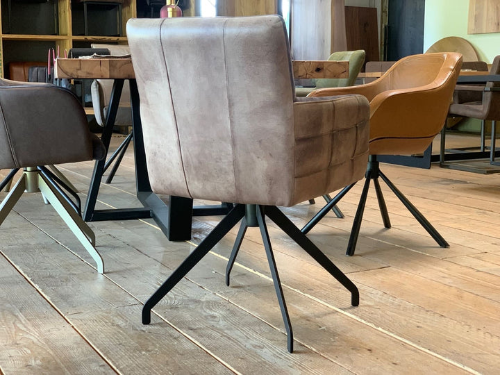 Esszimmer Drehstuhl Leder Stoff in Rückansicht mit glatter Rückenlehne, gepolsterter Sitzfläche und schwarzem Metall-Drehgestell im modernen Esszimmerambiente