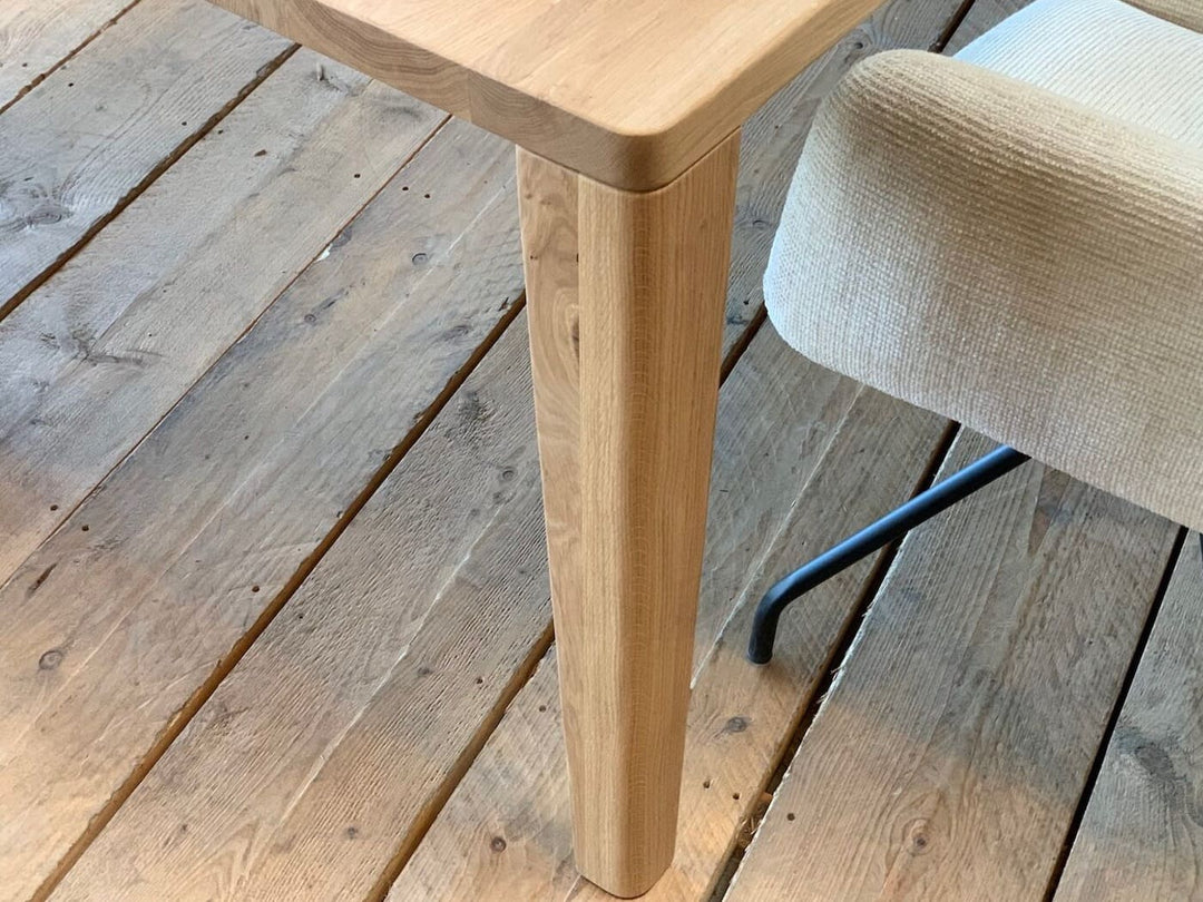 Detail Tischbeine Holztisch Eiche Luna