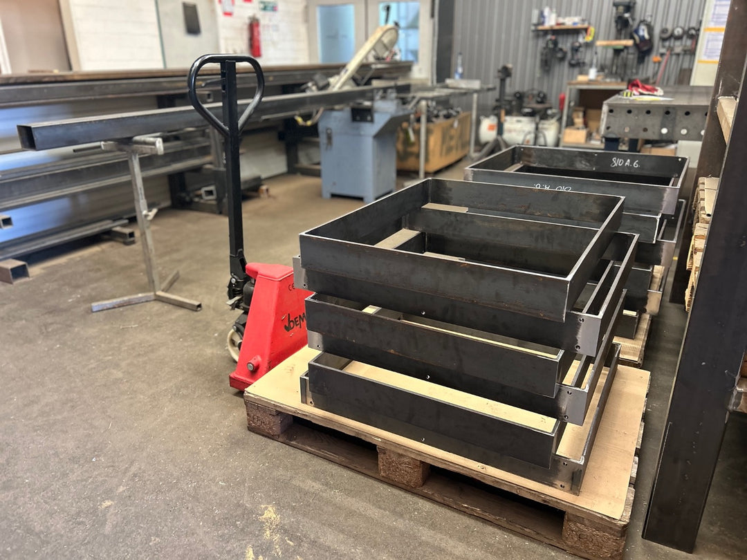 Herstellung Tischkufen aus Metall Produktion Steelwood Interior 