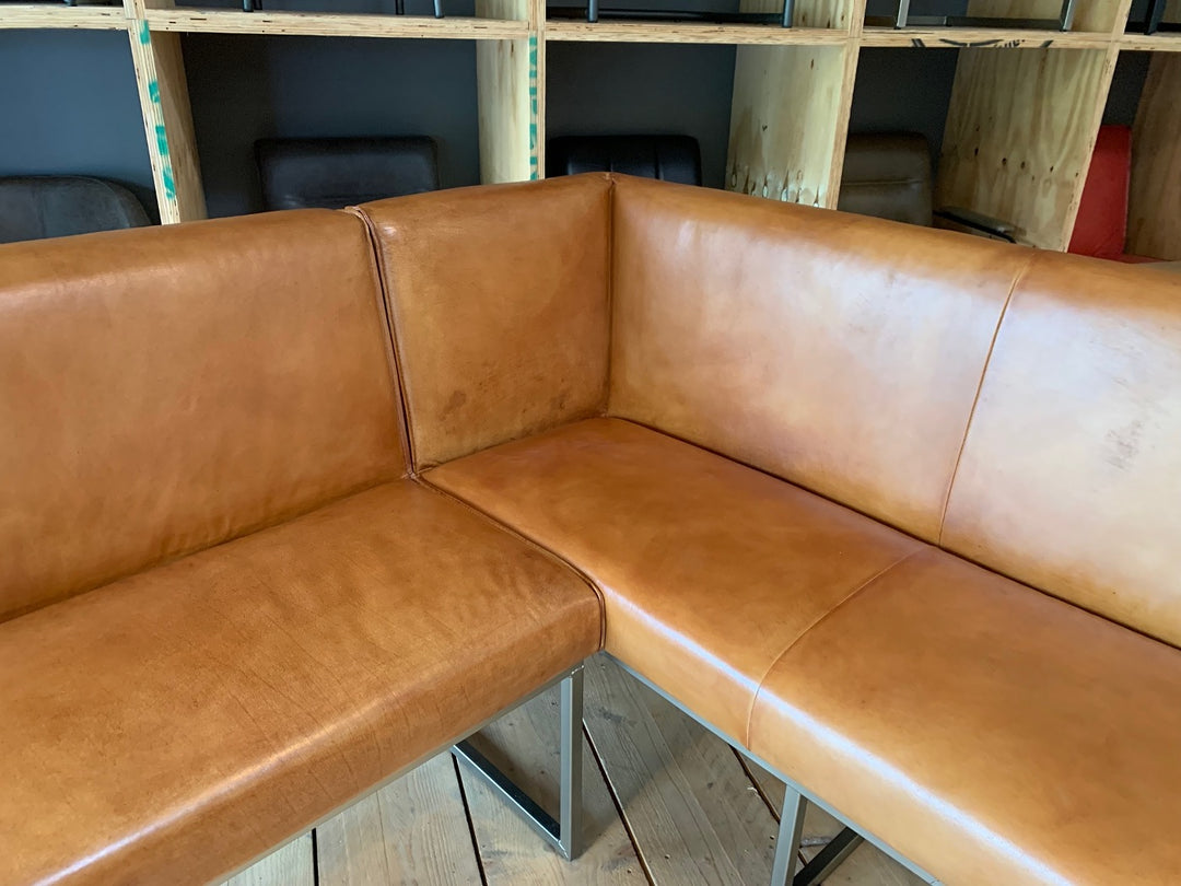 Detail Ecke moderne Eckbank Leder BL114 Büffelleder Cognac