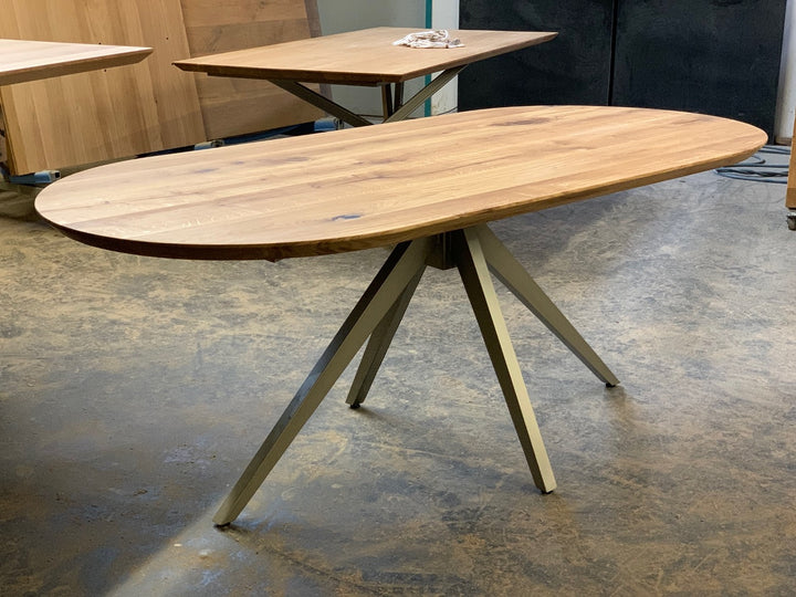 Moderner Esstisch 200 cm x 90 cm - Neu und sofort verfügbar!