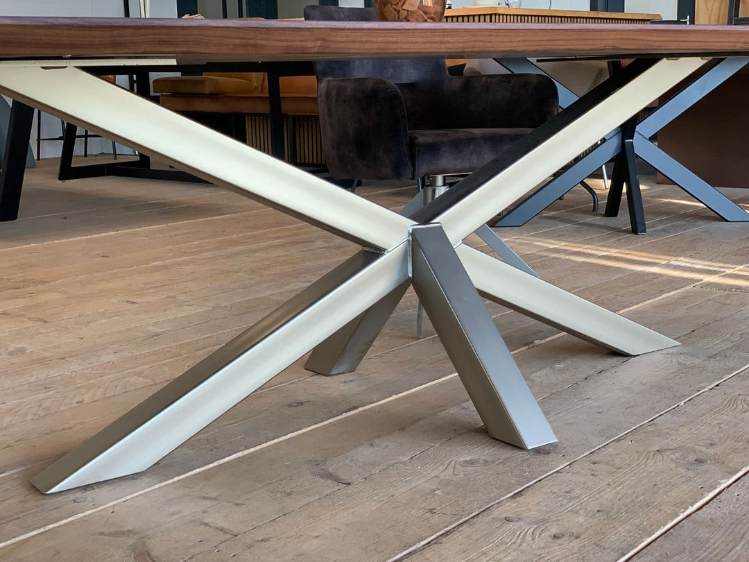 Ansicht Tischgestell Lenox aus Metall Mittelfuß in Sternform 