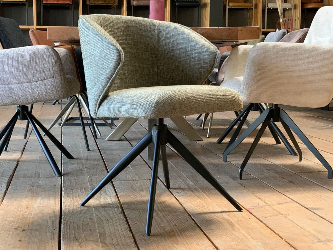 Schalenstuhl Esszimmer Stoff drehbar – moderner gepolsterter Esszimmerstuhl mit geschwungener Sitzschale und schwarzem Metallgestell