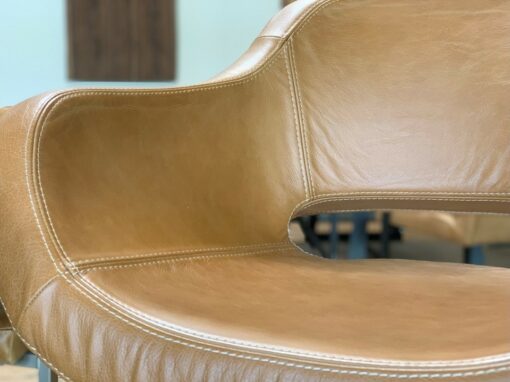 Barhocker drehbar Leder BL182DS Detail Sitzschale